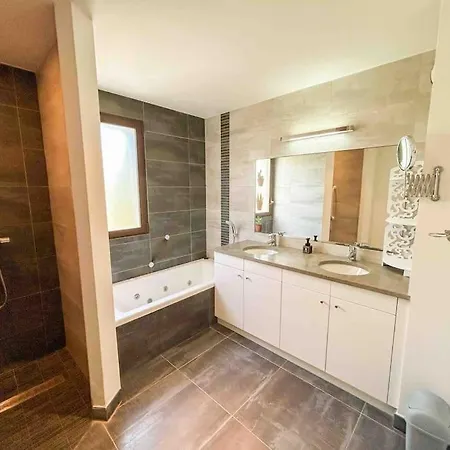 Apartment 144m2 Au Coeur De Avec Garage *