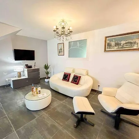144m2 Au Coeur De Avec Garage Apartment